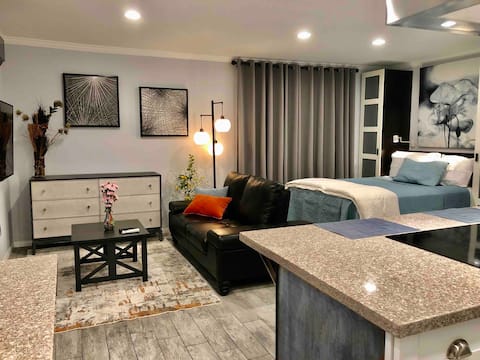 Successful Airbnb property: Luxury Guest Suite with Private Garden in Santa Clarita