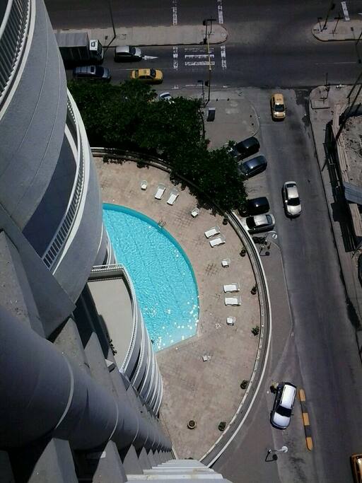 piscina con vista al mar, limpia y agradable,