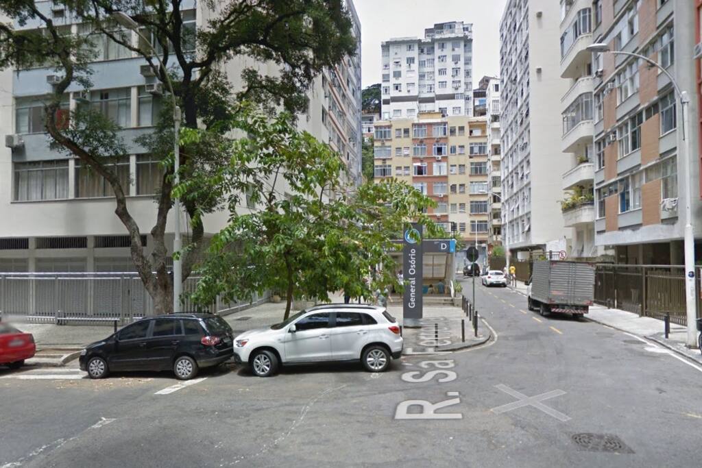 Prédio a poucos passos do metrô