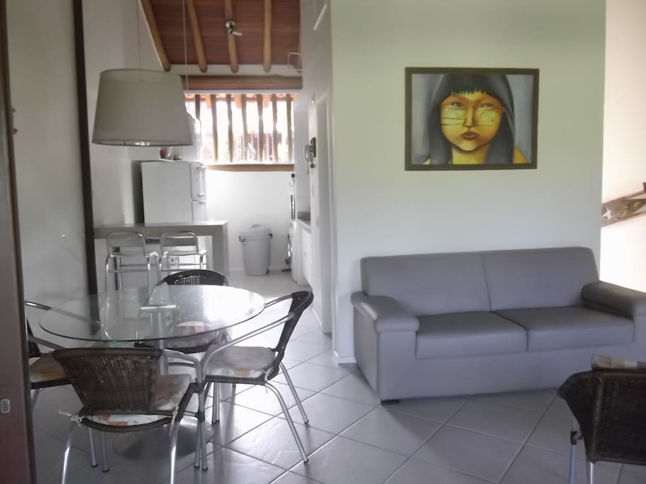 Espaço integrado: sala de estar, jantar e cozinha