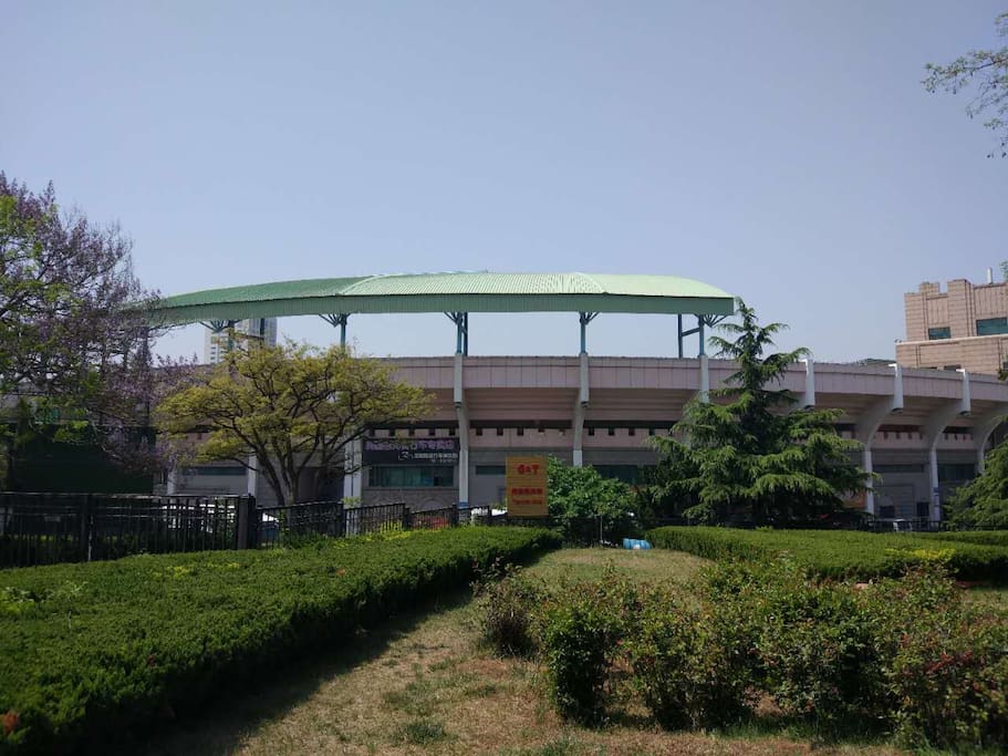 周边天泰体育场