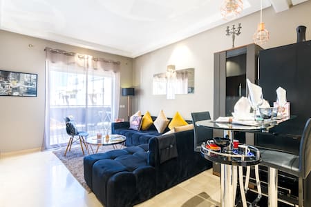 LUXURIOUS & ELEGANT FLAT ♠️ Very Very well located