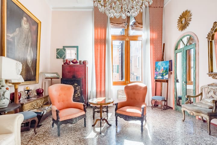 Amazing home ( sleeps 6, 3 ba) central Venice