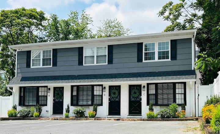 Triplex Rental *Unique Entire Dwntwn Triplex *Parking*Sleeps12-18 - Houses for Rent in ...