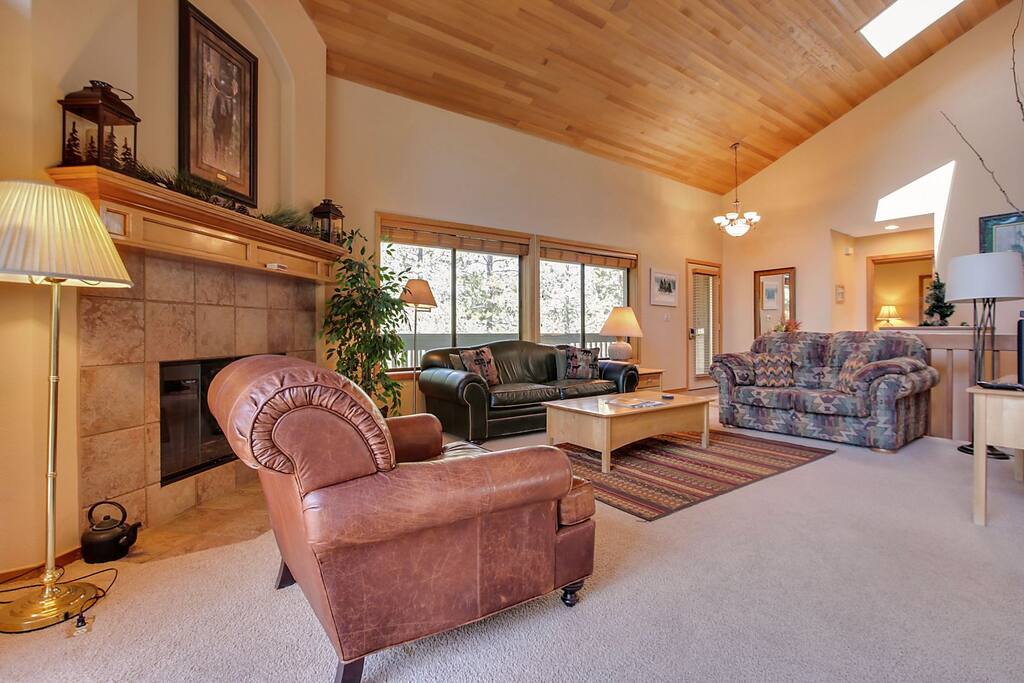 Couch,Furniture,Chair,Indoors,Room