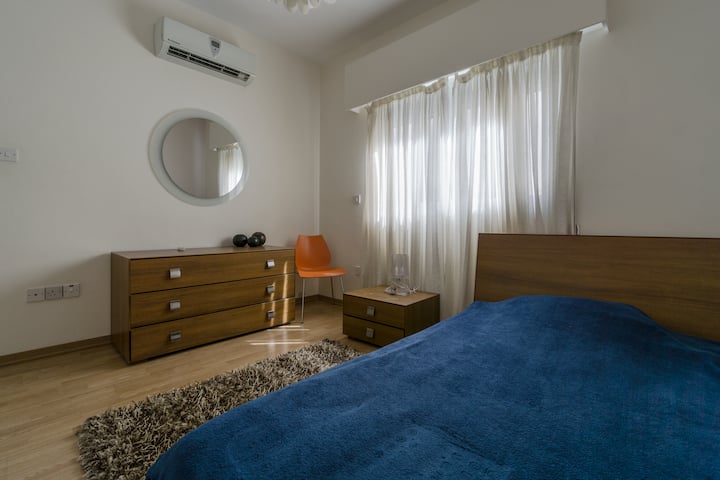 Segundo  dormitorio  lleno de luz  con cama de 120x200cm
