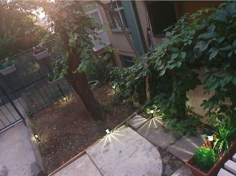 Cosy Garden, Private apt in the heart & embassies