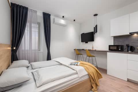 Top Airbnb: Deluxe apartment "In the Center #3" in Mjesni Odbor Luka