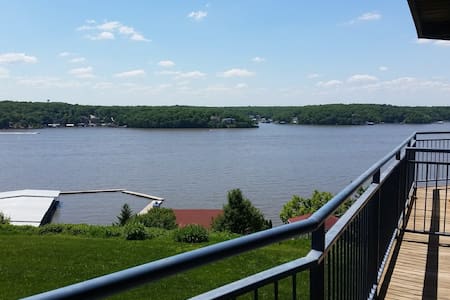 Lake + Boating = Happy Place