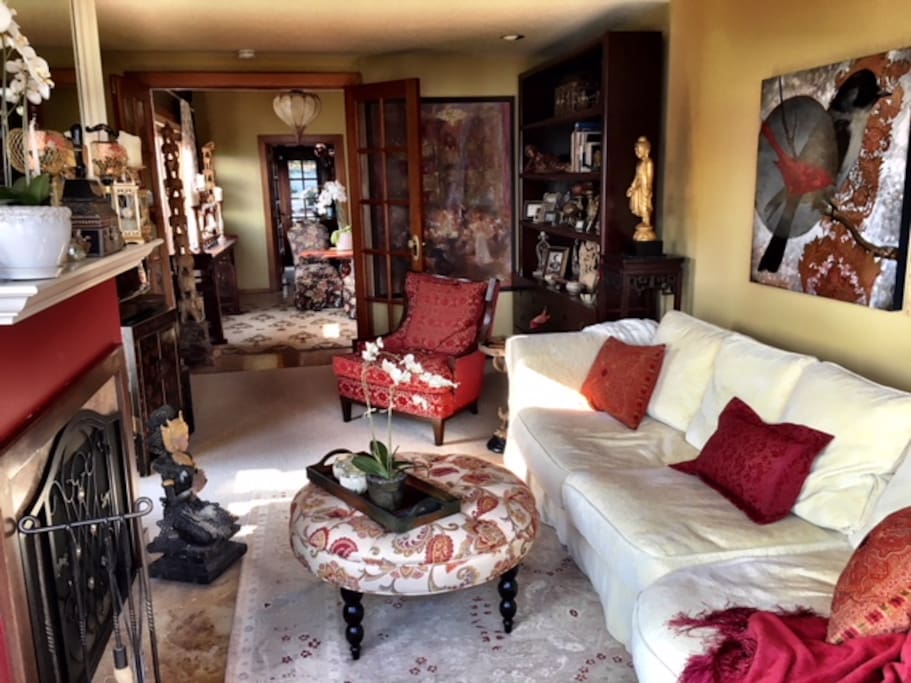Living Room with Water Views! Comfy Down Feather Couch_Sit by the Fireplace_Watch a movie_Read a Book_Gaze at the Bay
