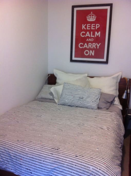 Queen Bed, quality sheets & bedding