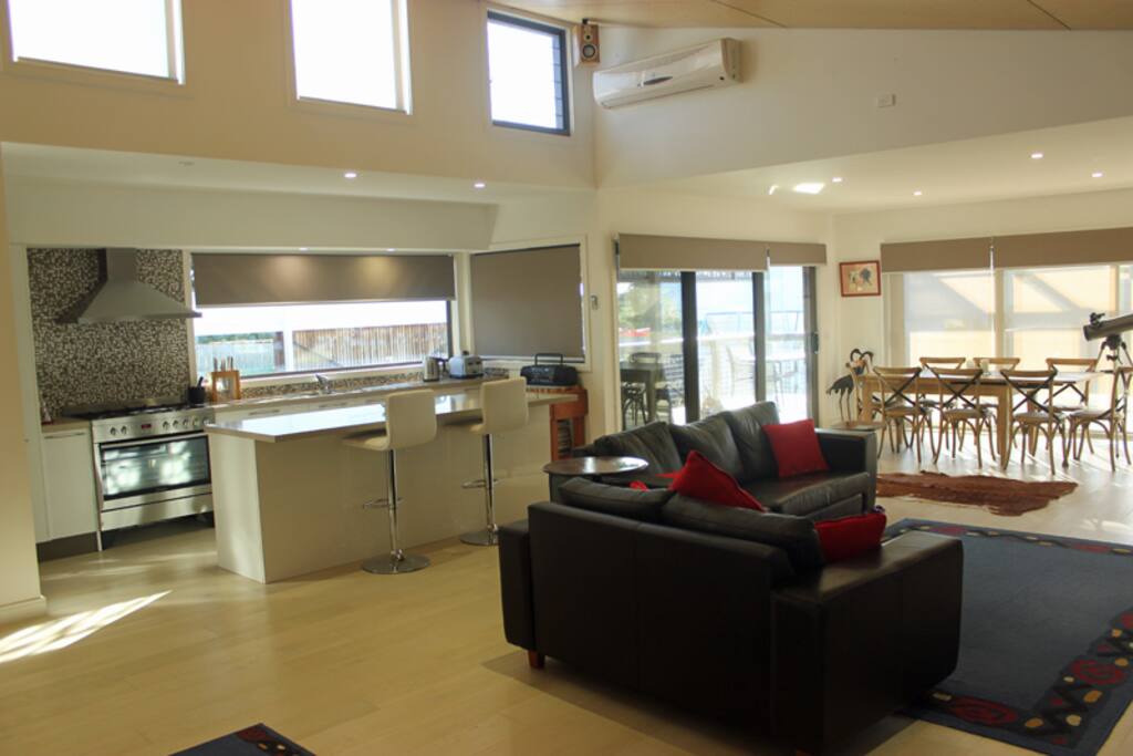 Open plan kitchen & living