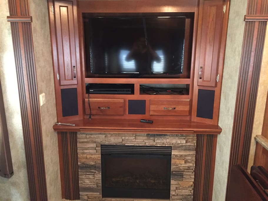 Beautiful tv with surround sound speakers and a dad player to watch movies and relax!