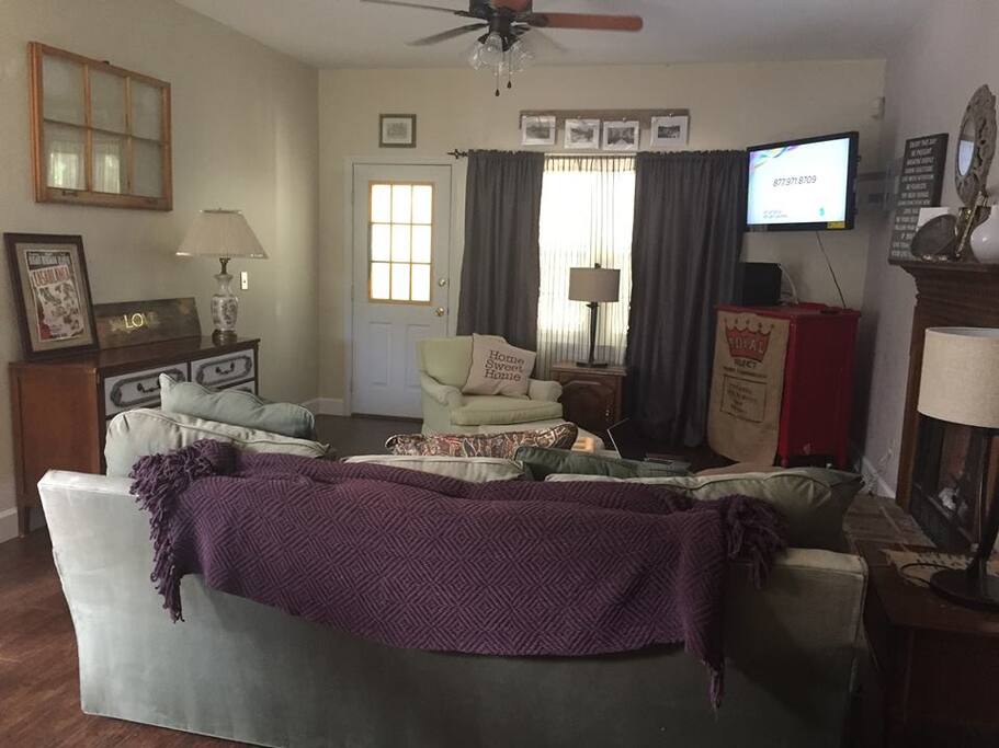 Living room tv has Roku