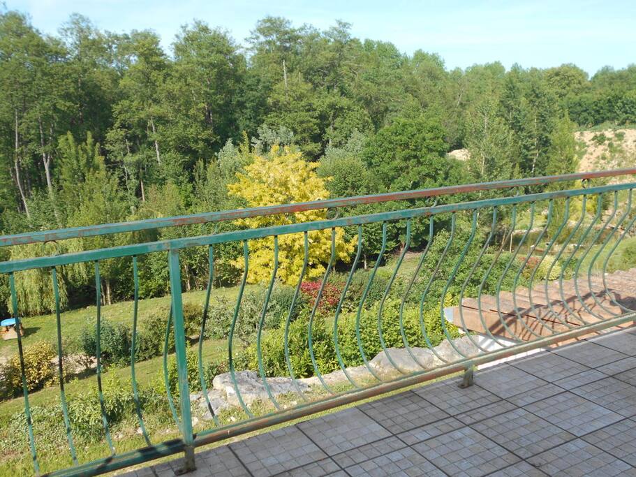 vue du balcon de l'appartement
