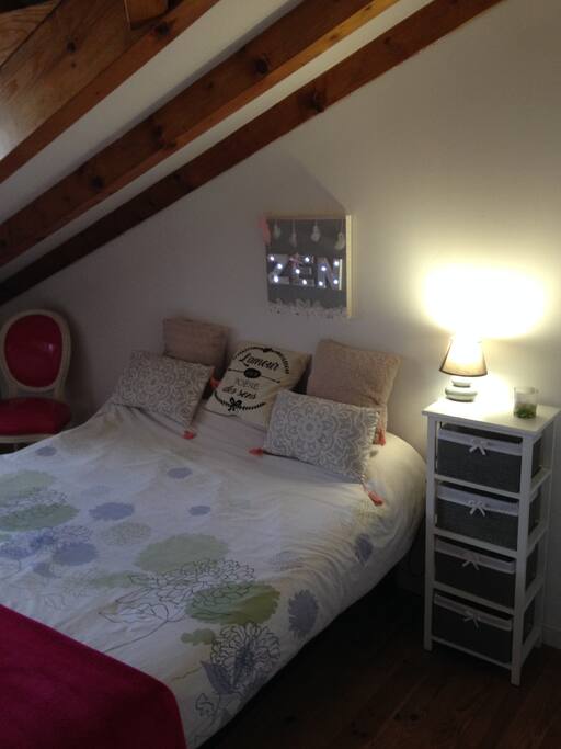 Chambre 1er étage sous les toits