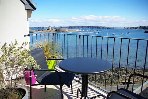Top performing Airbnb: Panoramic view of the port of CAMARET in Camaret Sur Mer