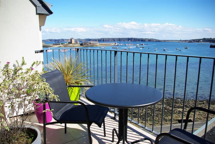 Panoramic view of the port of CAMARET