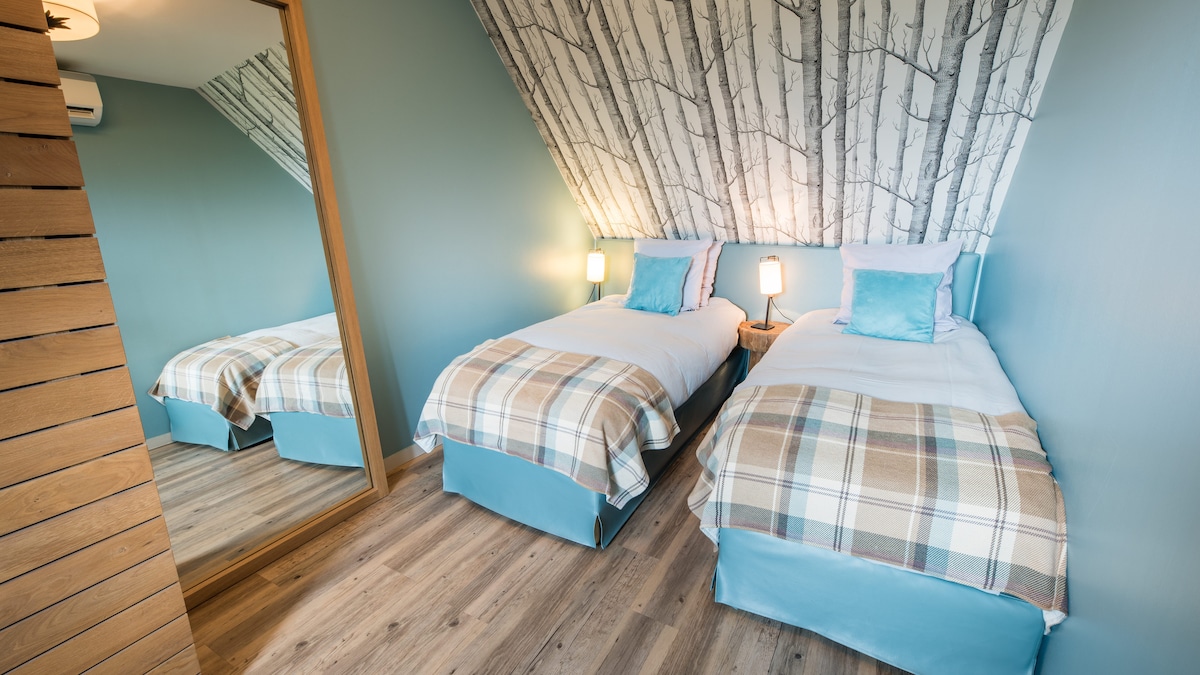 Dhoma e gjumit 2 (Dyshemeja) - Dy krevate tekë (shtrojat e ofruara)