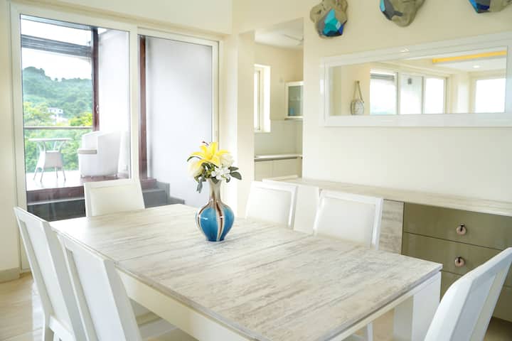 Dining area image 2