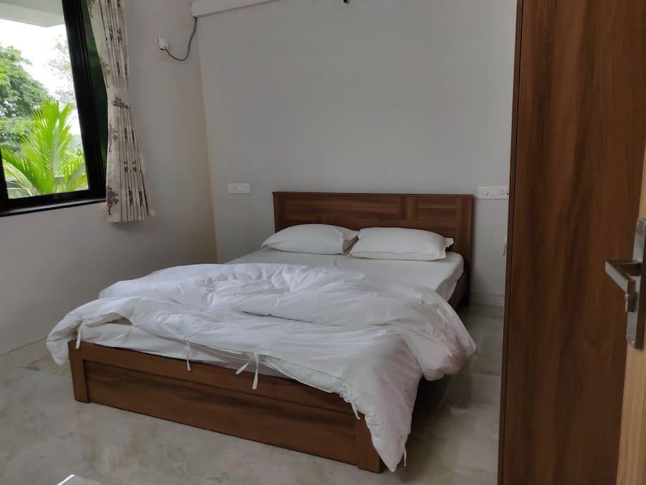 Spacious bedroom with double bed
