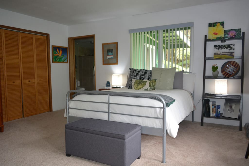 Private Studio - Queen Bed