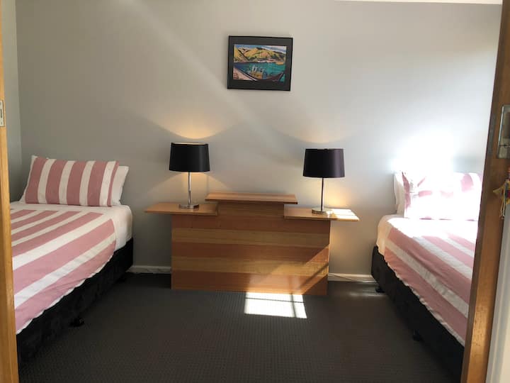 Second bedroom/2 Single beds