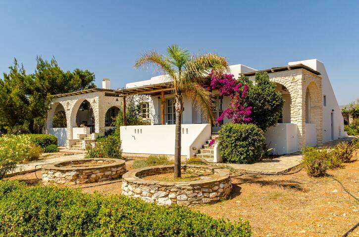 Calmea: Seafront Escape – beachfront