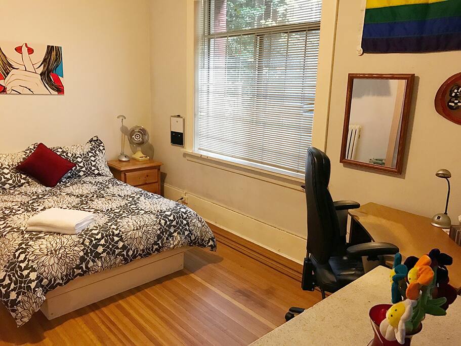 There is a large window in this room (same size as the living room) that opens up quite wide for fresh air.