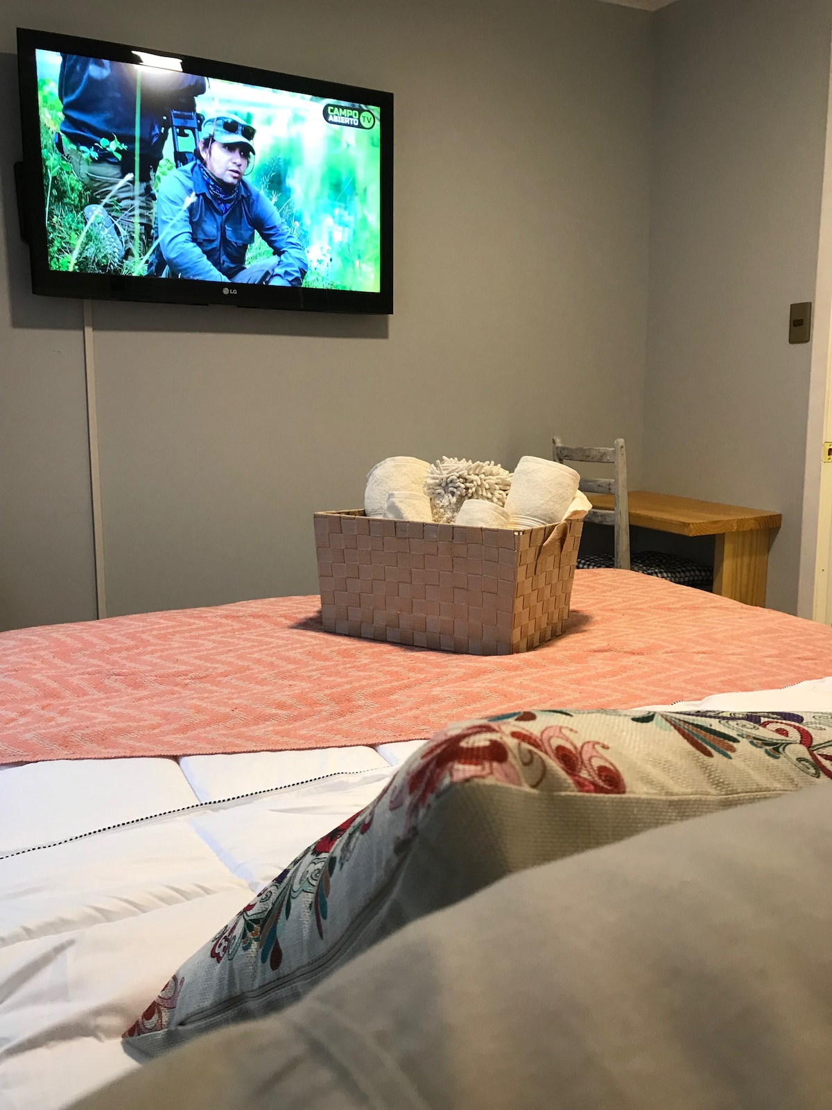 ห้องนอนเตียงใหญ่