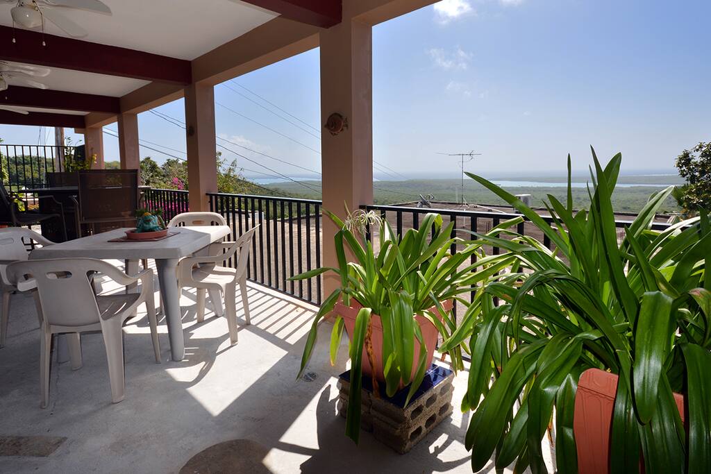 Outdoor seating for 8 on the covered breezeway