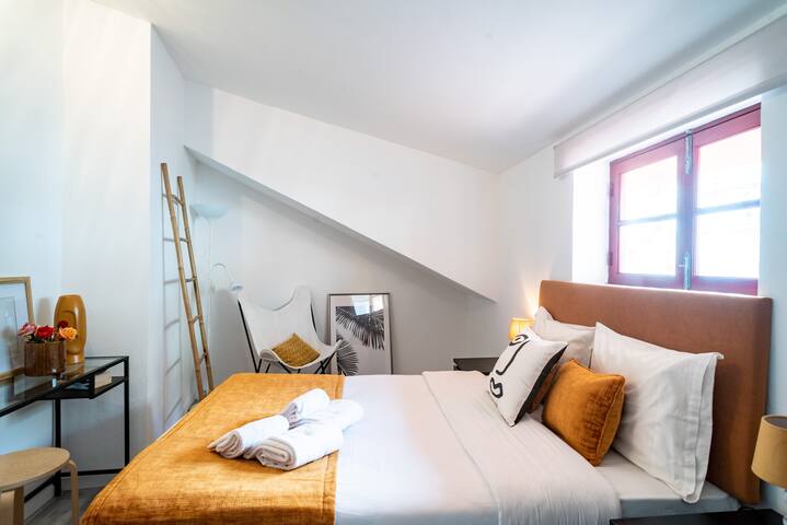 Porto River Flat IV gallery image 4