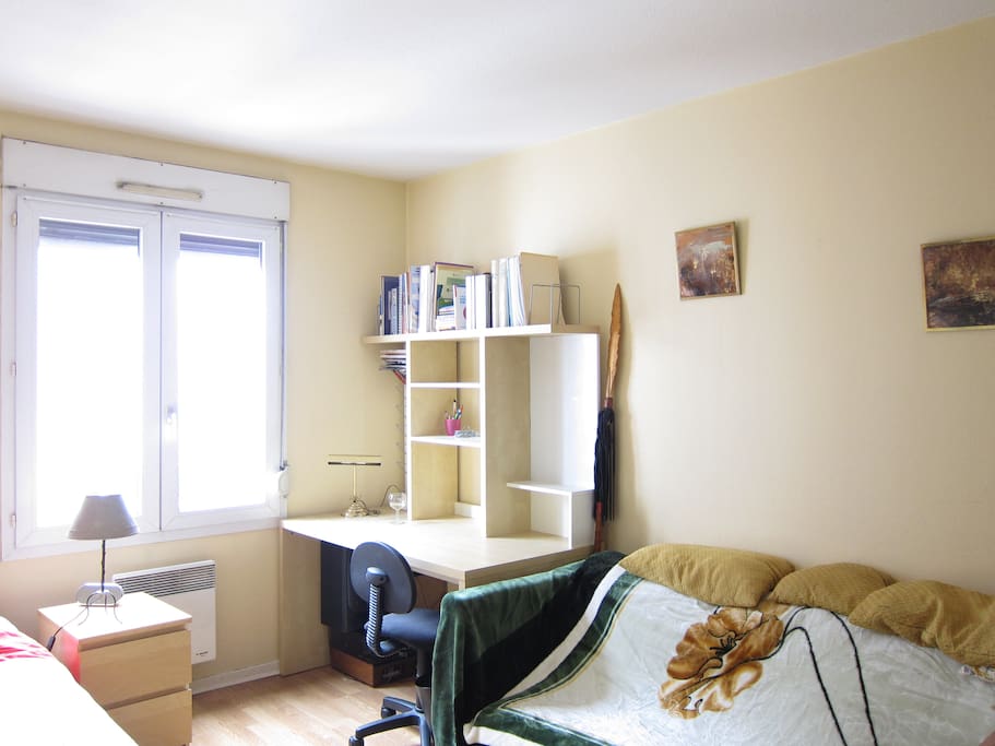 Bureau et canapé