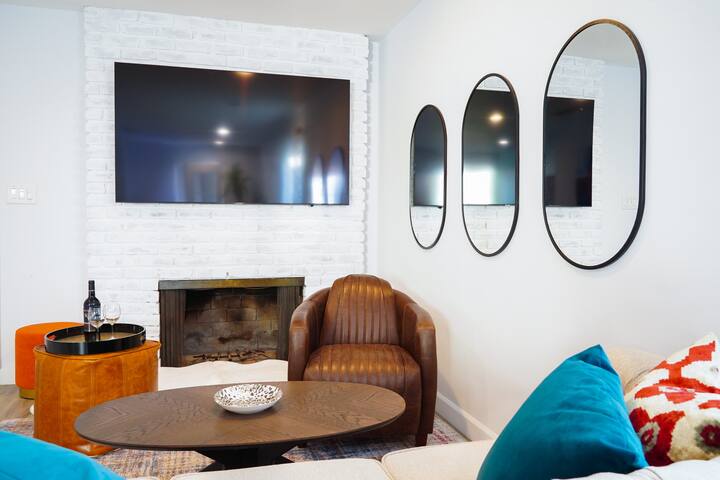 Enjoy La Crescenta Living. Work, Play, Swim. gallery image 2