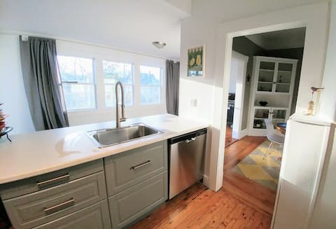 Large Family Vacation home Shelburne, Nova Scotia