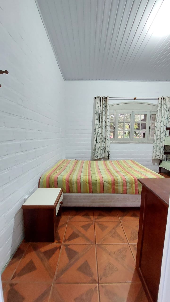 卧室，双人床景观。