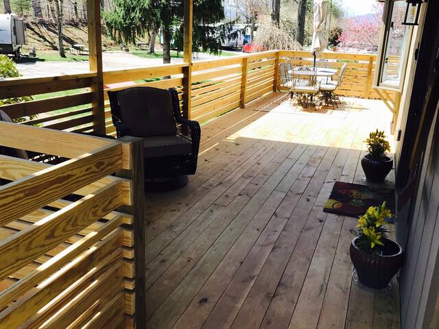 Mountain Chalet close to Biltmore gallery image 4