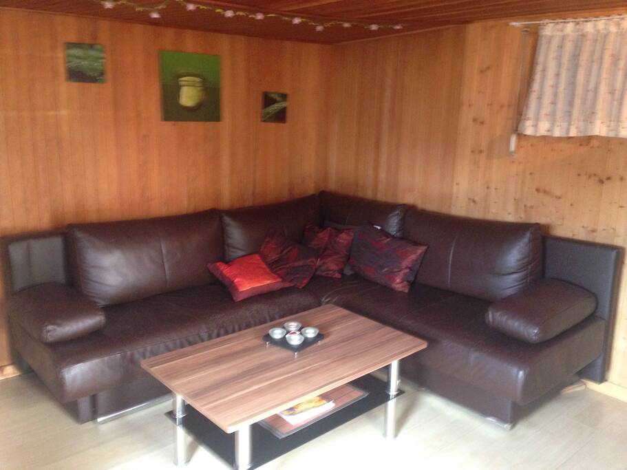 Die Schlafcouch kann man ausziehen