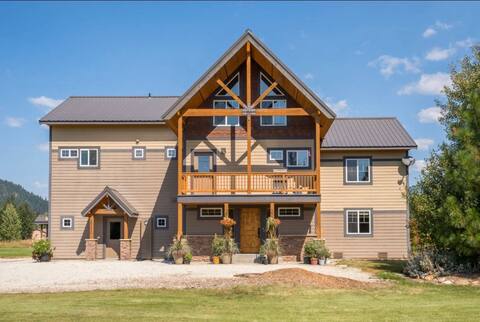 Spacious Modern Home w/ 360 Degree Views in Plain