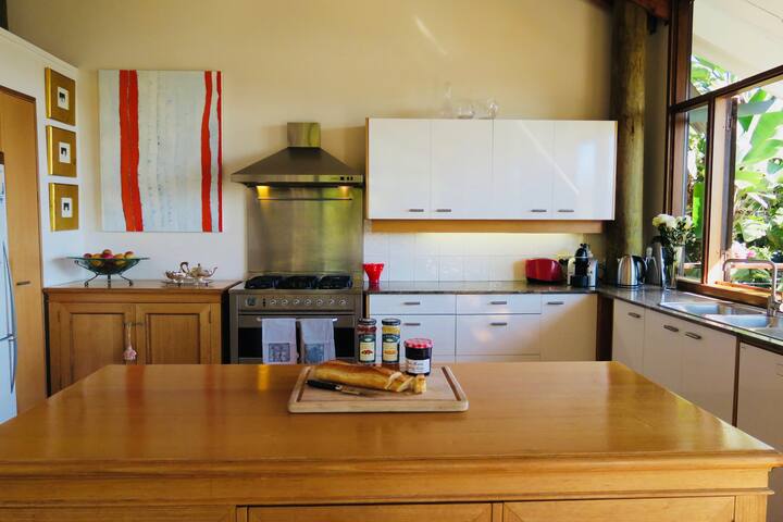 Panoramic Water Views in Treetop Luxury gallery image 5