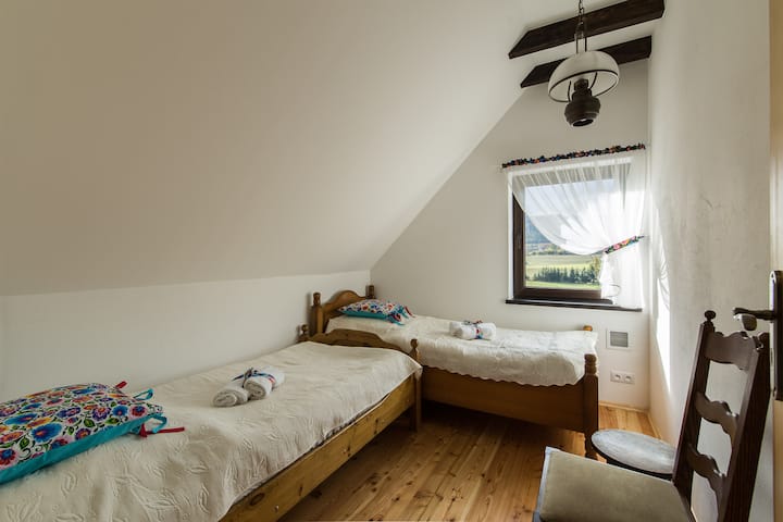 Slaapkamer ( twee eenpersoonsbedden)