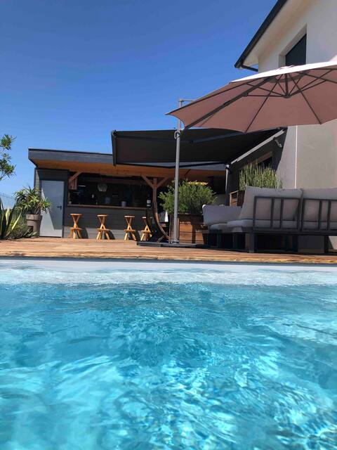 CONTEMPORARY VILLA 15min from the beaches