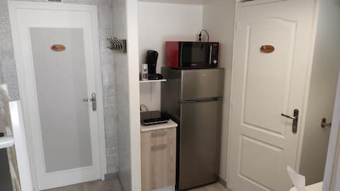 Airbnb performant: Studio in the basement, a stone's throw from the factory outlets. à Aube