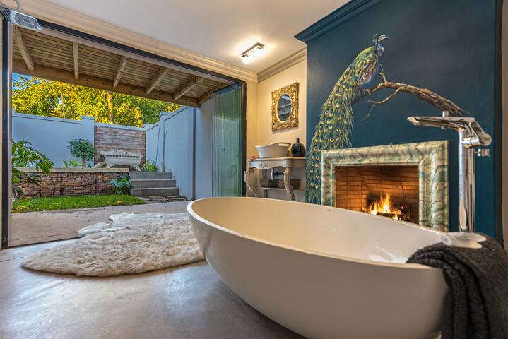 Romantic Honeymoon Suite in the Cape Winelands