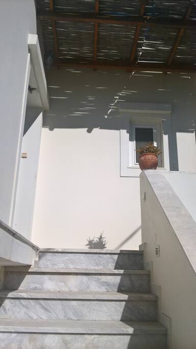Ανεβαίνοντας τις σκάλες.