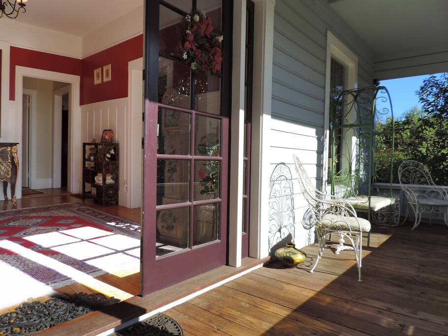 Front entry into foyer