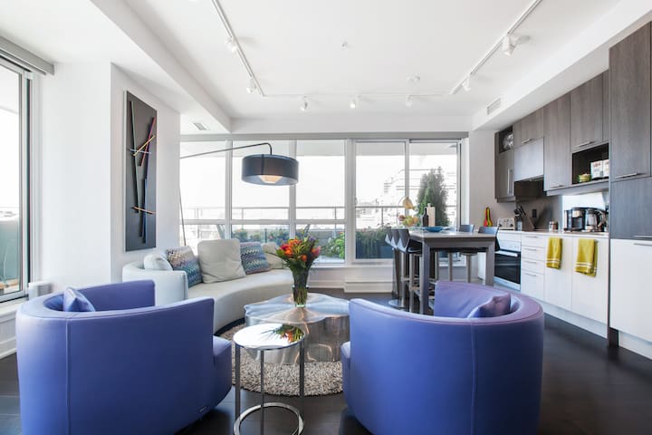 Unwind on the Private Terrace of a Downtown Oasis gallery image 2