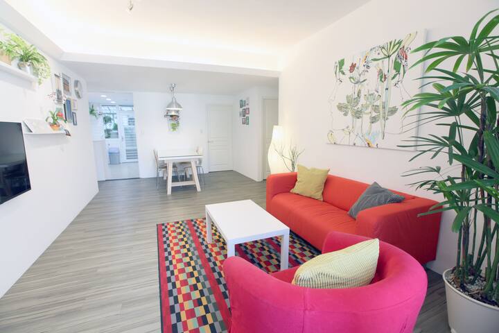 Near Metro family home gallery image 4