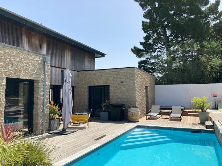 Villa d’architecte avec piscine et jacuzzi Maisons à louer à Saint