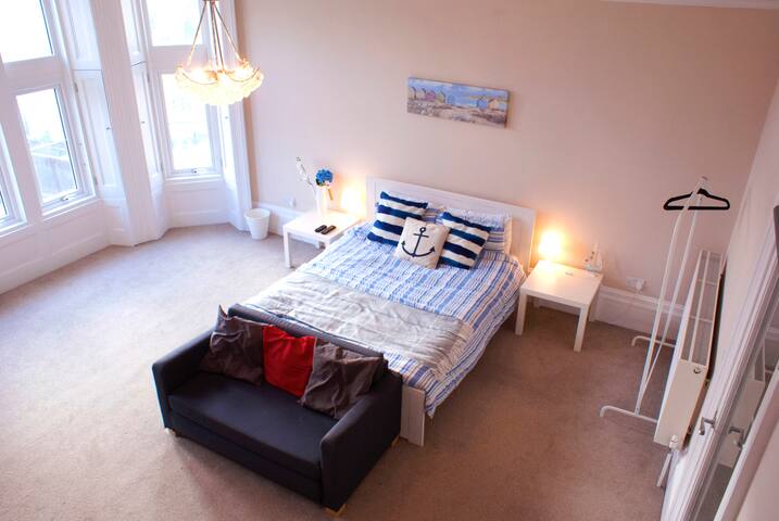 Huge Double Room With Seafront Views!(Can Sleep 4)